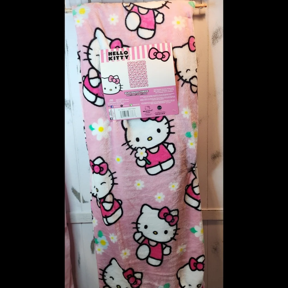 Hello Kitty Flower Power Blanket